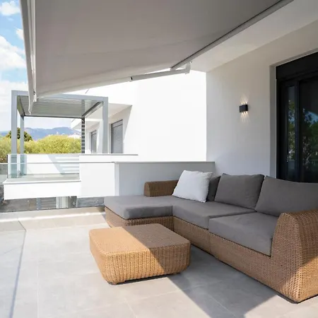 Athina Luxury Complex فيلة Ofrínion