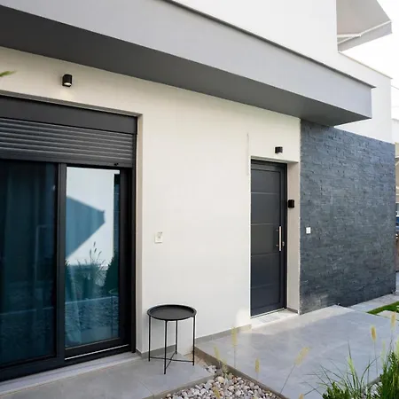Athina Luxury Complex Βίλα Οφρύνιο